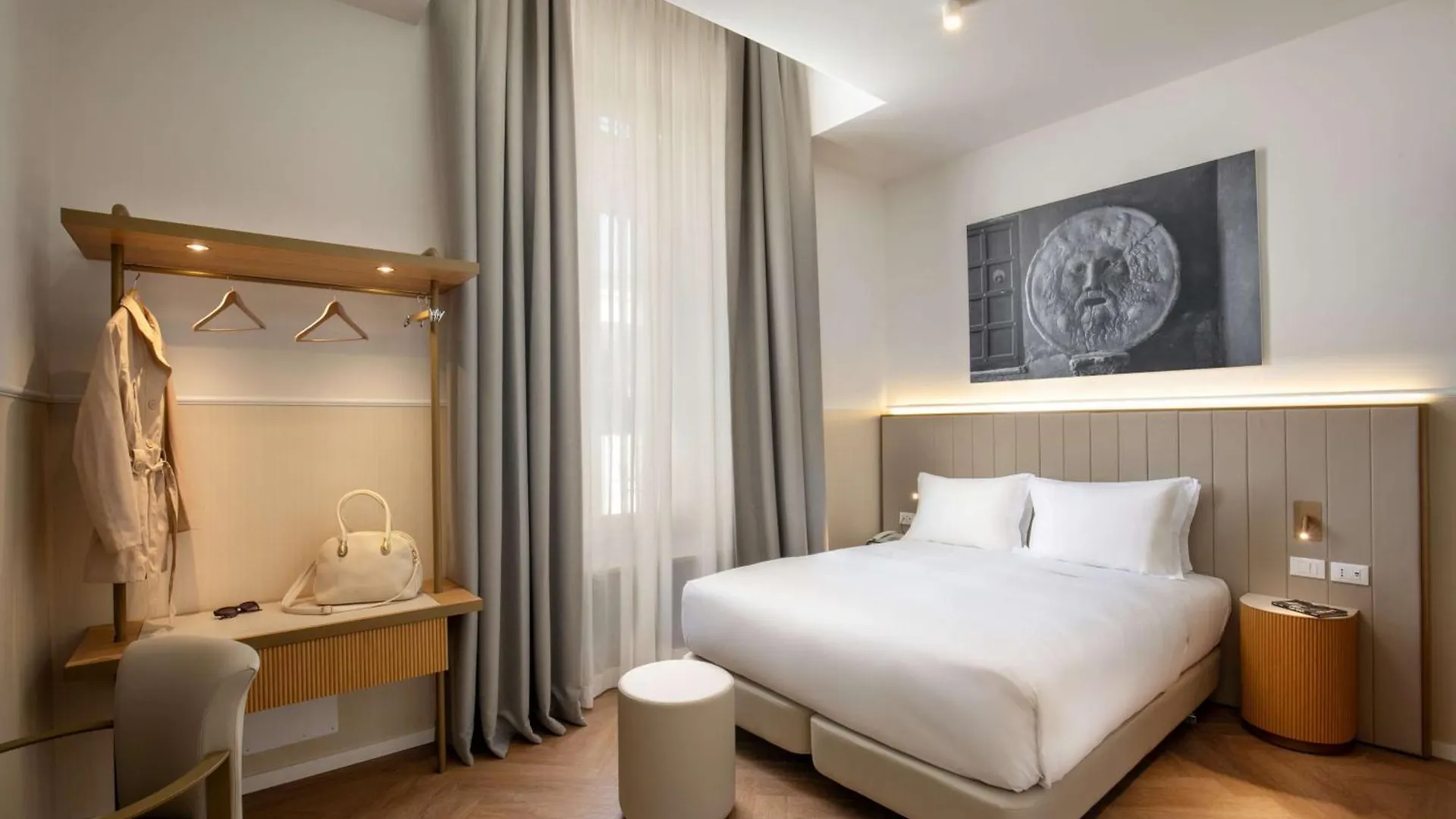 Hotel Cosmopolita Rom 4*,